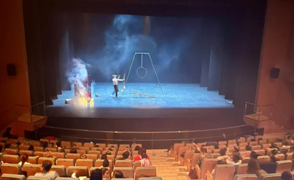 Huércal-Overa reúne a 600 escolares del Levante almeriense en torno al teatro